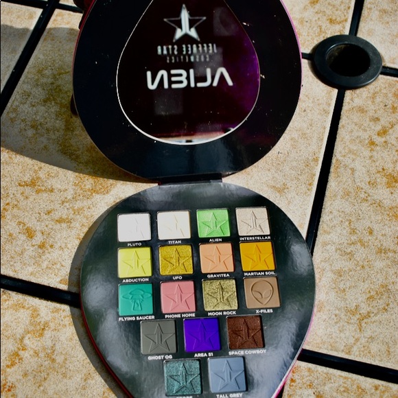 Jeffree 🌟 Alien Palette - Picture 9 of 9